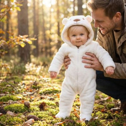 Bébé barboteuse ours à capuche avec son papa
