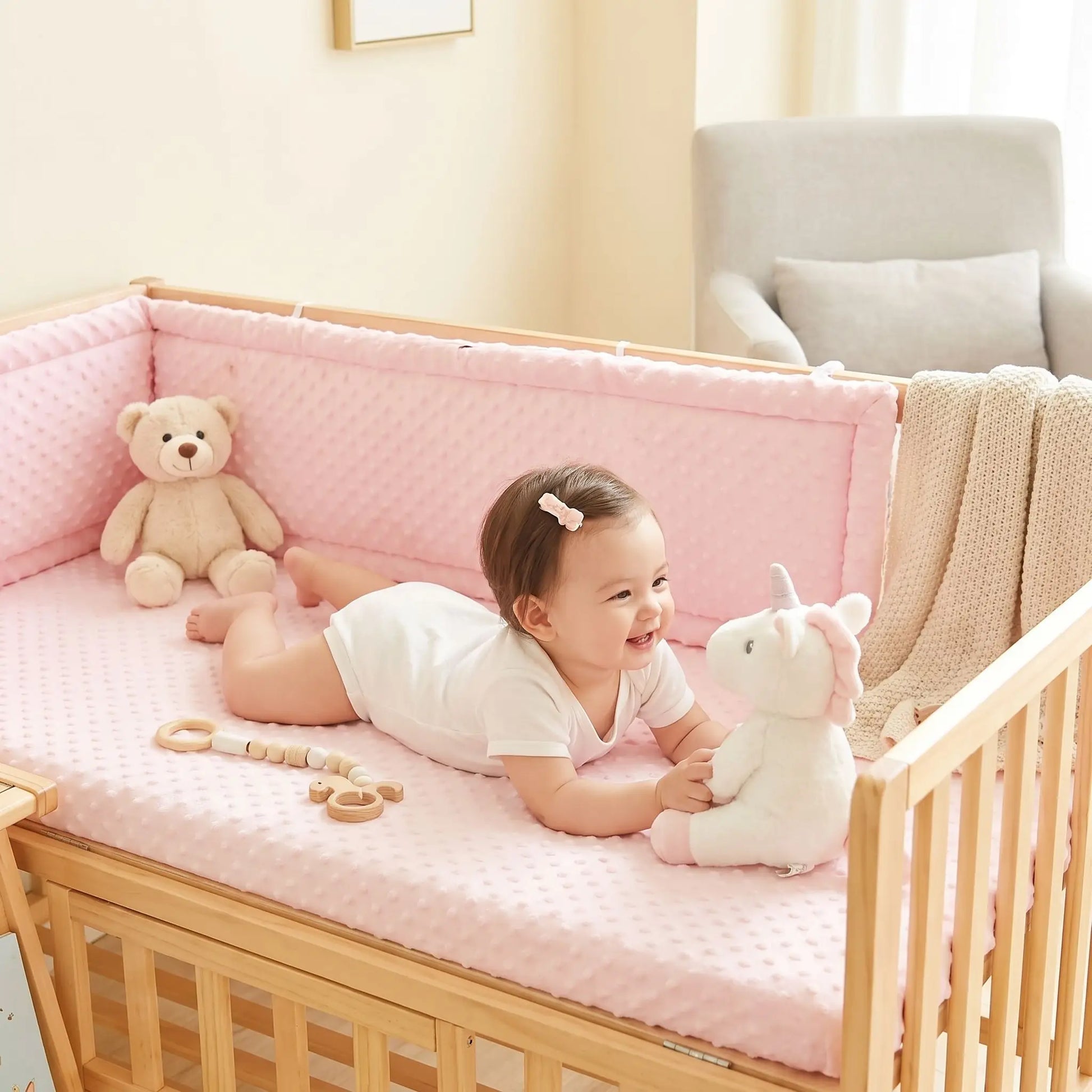 Coussin protection lit bebe  en coton rose
