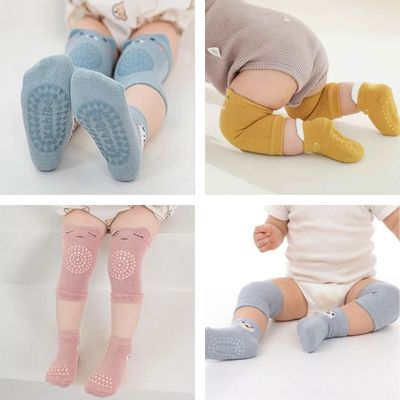 Genouillères pour bébé avec chaussettes divers couleurs