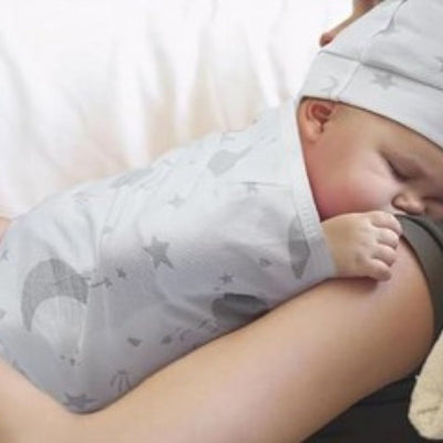 Gigoteuse emmaillotage Stars bébé endormi