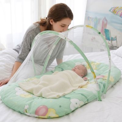 Lit moustiquaire bebe pliable avec bébé dans un cocon sécurisé et respirant