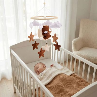 Mobile lit bébé Ourson marron et étoiles sommeil paisible