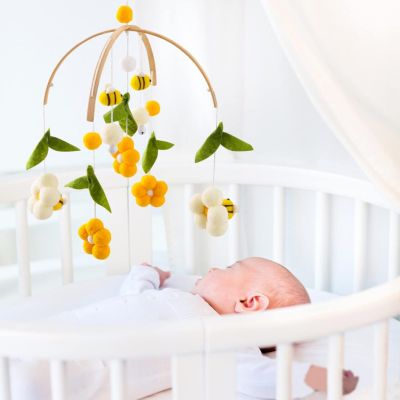 Mobile pour bébé Petites Abeilles sécuritaire
