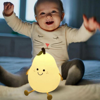 Veilleuse bébé poire GlowPear™ enfant content