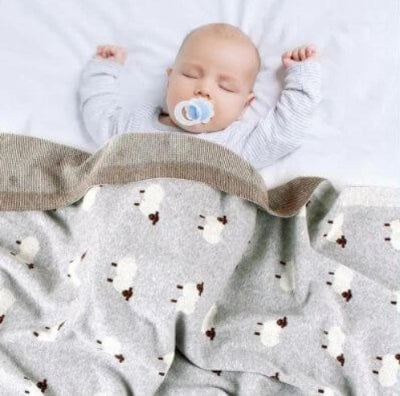 couverture bébé tricot cocon de moutons grise