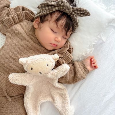 doudou bebe mouton adorable blanc avec bébé endormi