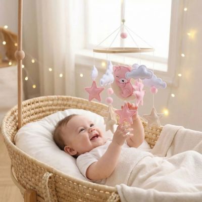 mobile de lit bébé ourson rose feutrine enfant jouant