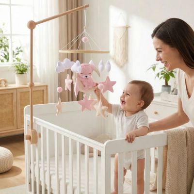 mobile de lit bébé ourson rose feutrine enfant joyeuse