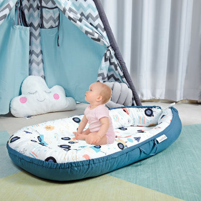réducteur de lit pour bébé Voitures bleues nid douillet