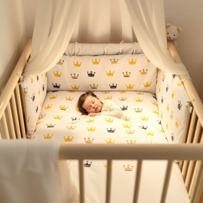 tour de lit douceur couronnée bébé endormi